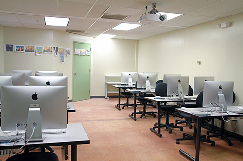 computer lab full of Mac Computers