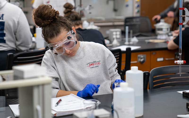 Chemistry Class at Aquinas College